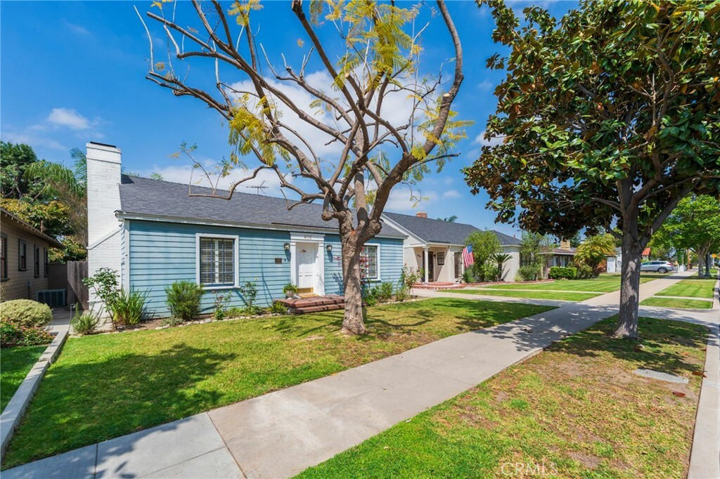 Property Photo: 405 N Pine Street CA 92805