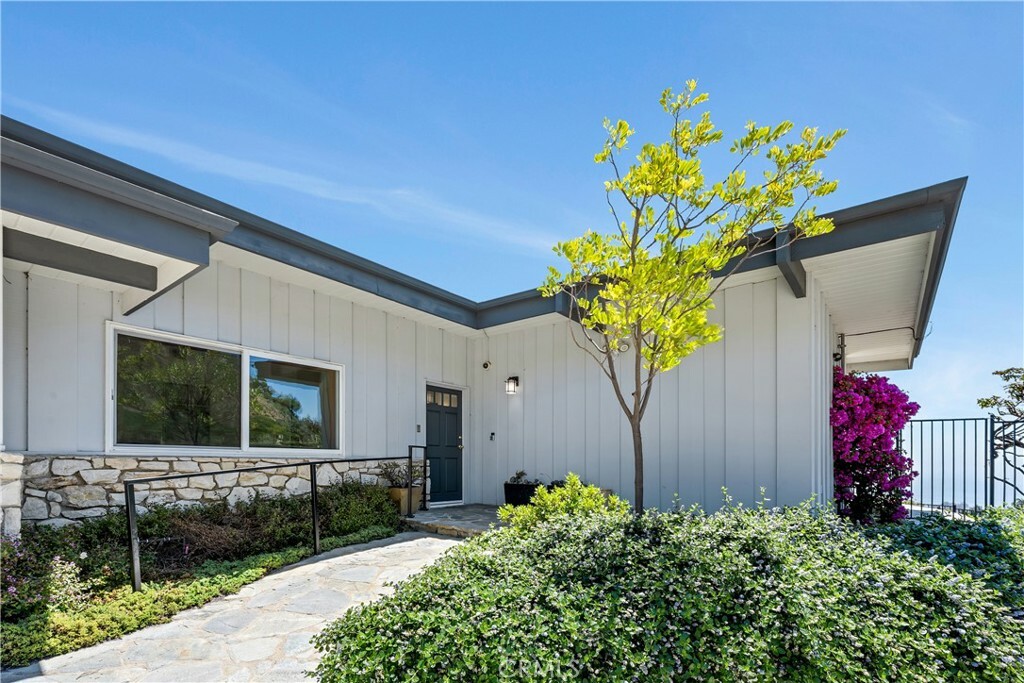 Property Photo: 1032 Enchanted Way CA 90272