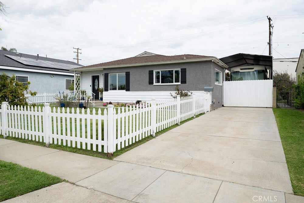 Property Photo: 4160 Lomina Avenue CA 90713