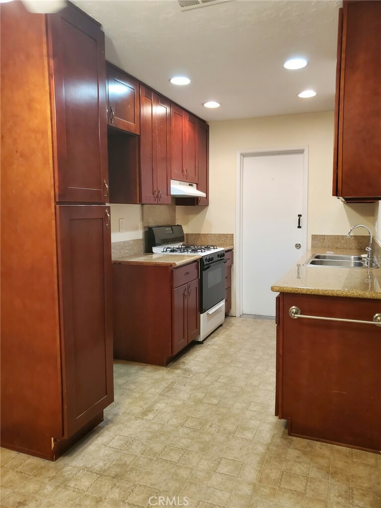 Property Photo: 2159 Avenida Estrada CA 92545