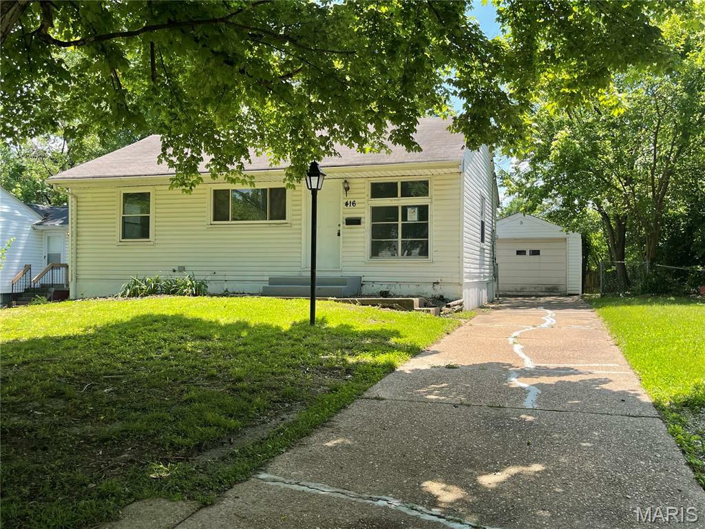 Property Photo: 416 Crawford Road MO 63137