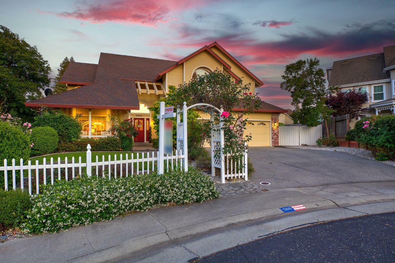 Property Photo: 1305 Green Valley Court CA 95747