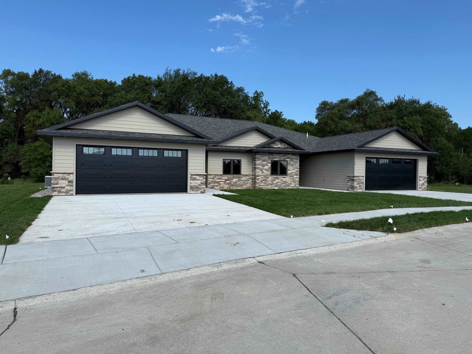 Property Photo:  1501 Regency Circle North  NE 68701 