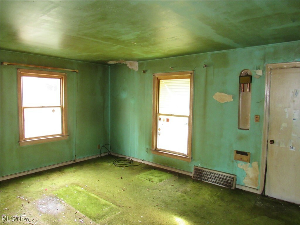 Property Photo: 16405 Glendale Avenue OH 44128