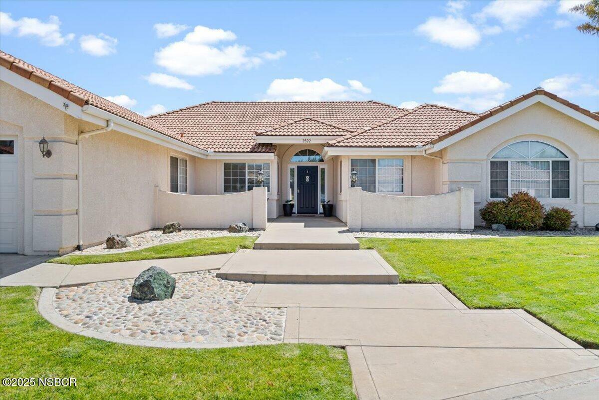 Property Photo: 2522 Muirfield Court CA 93455