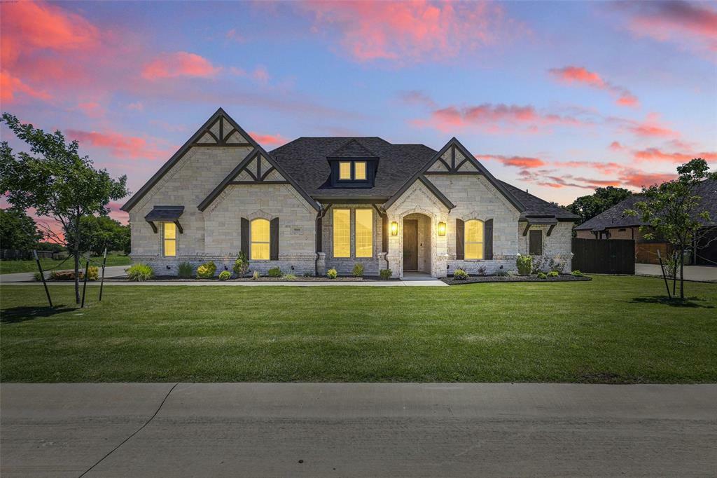 Property Photo: 9000 Hidden Pond Street TX 76247