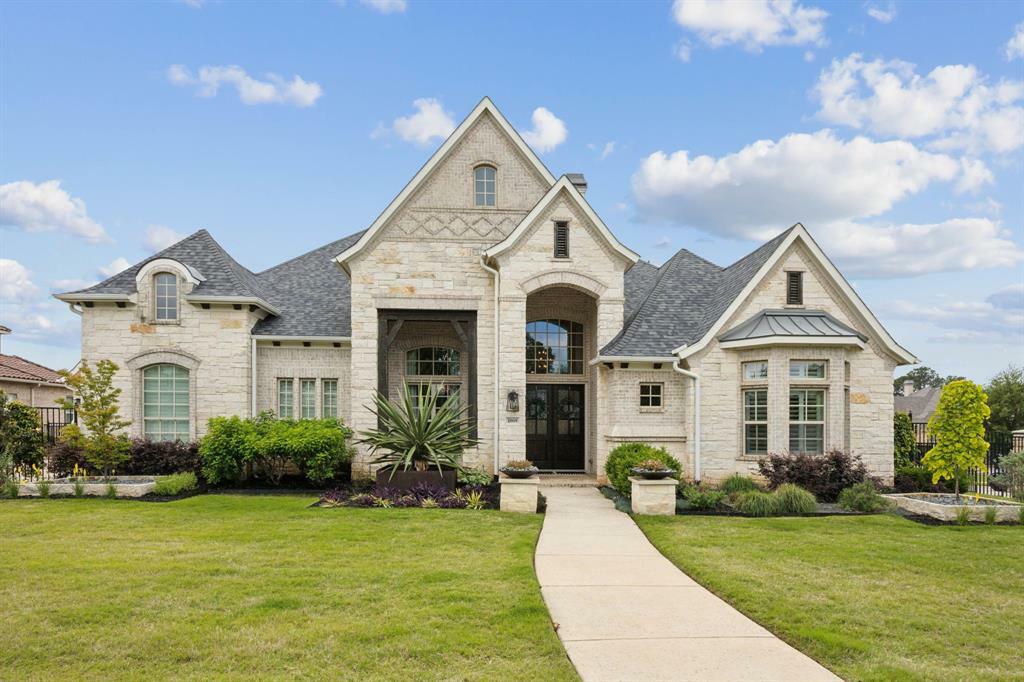Property Photo: 1009 Hampton Manor Way TX 76092
