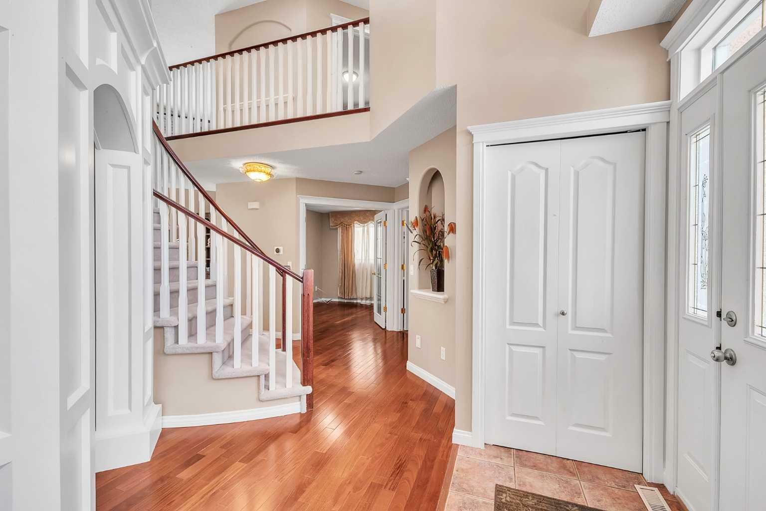 Property Photo: 21 Hamptons Circle NW AB T3A 5G5