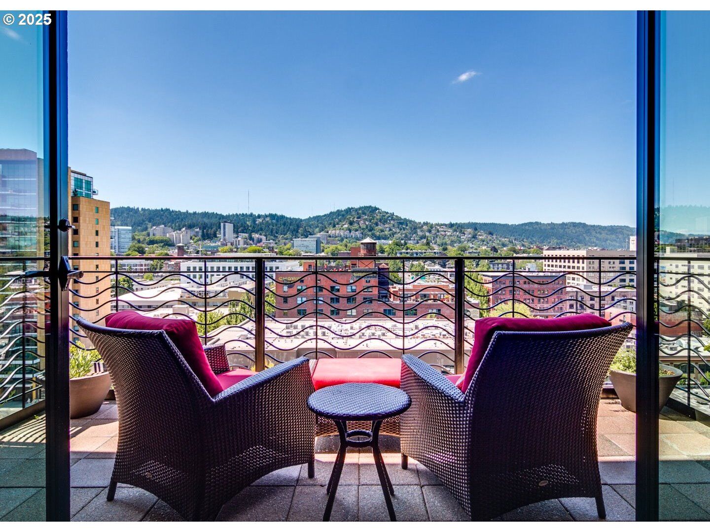 Property Photo:  420 NW 11th Ave #1105  OR 97209 