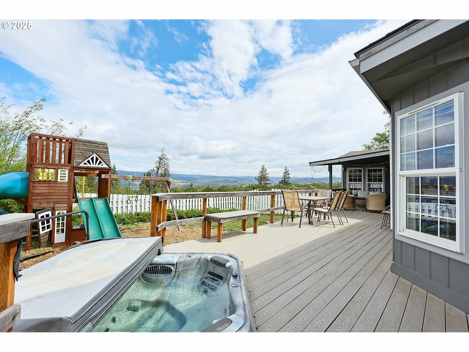 Property Photo: 1779 State Rd OR 97040