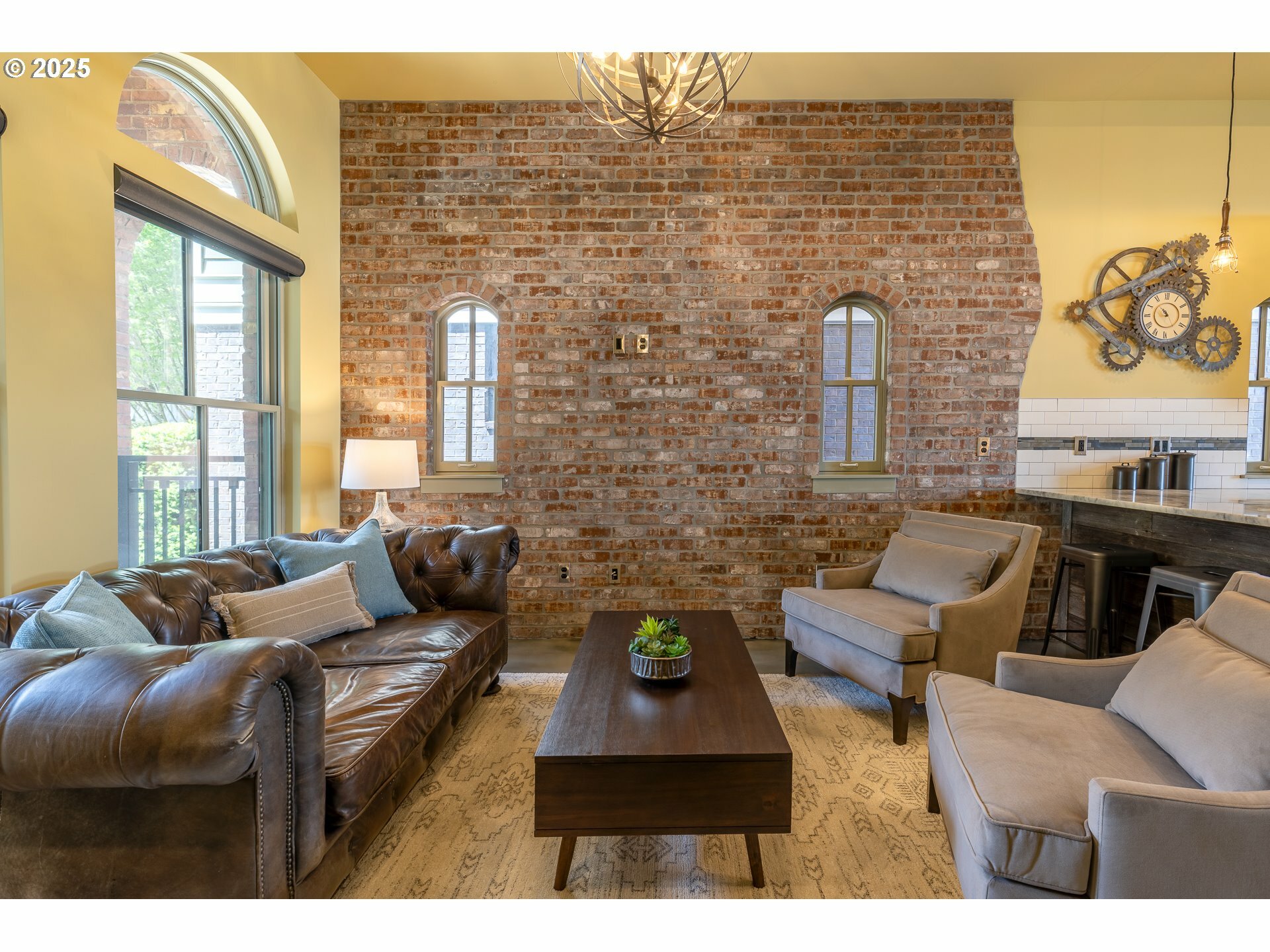 Property Photo: 121 SW Gibbs St OR 97239