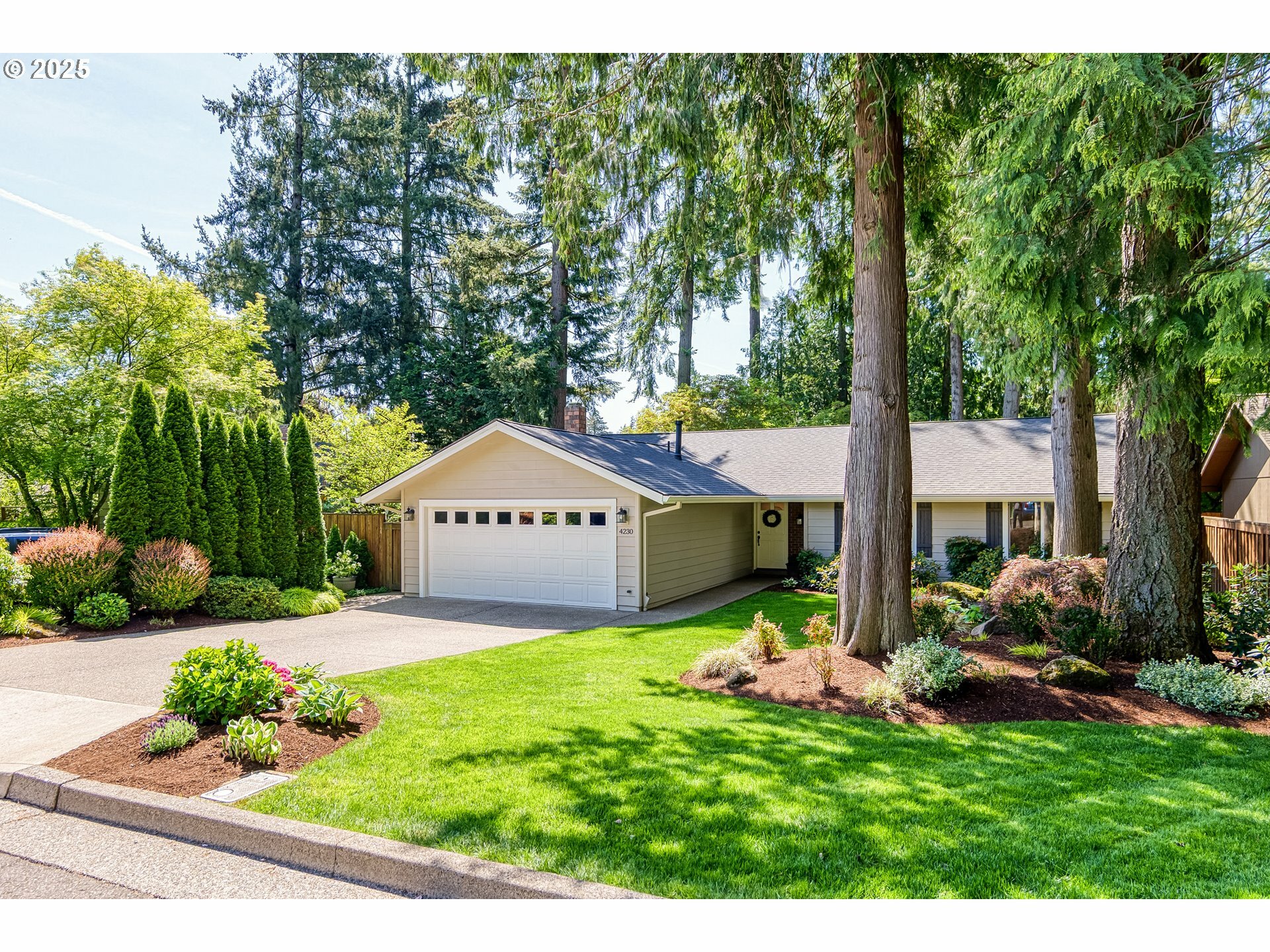 Property Photo: 4230 Collins Way OR 97035