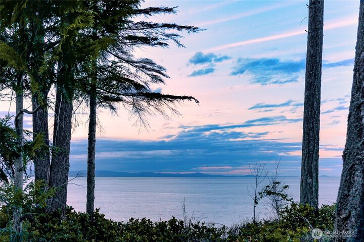 Property Photo:  1020  Walker Street  WA 98363 