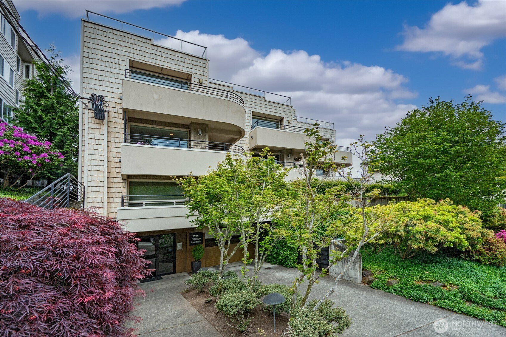 Property Photo: 2312 W Boston Street 201 WA 98199