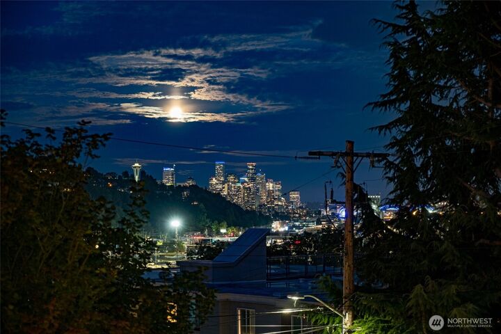 2312 W Boston Street 201  Seattle WA 98199 photo