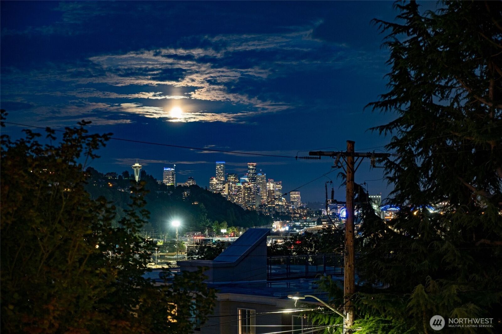 Property Photo:  2312 W Boston Street 201  WA 98199 