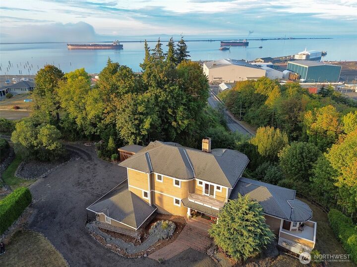 Property Photo:  706 W 4th Street  WA 98363 