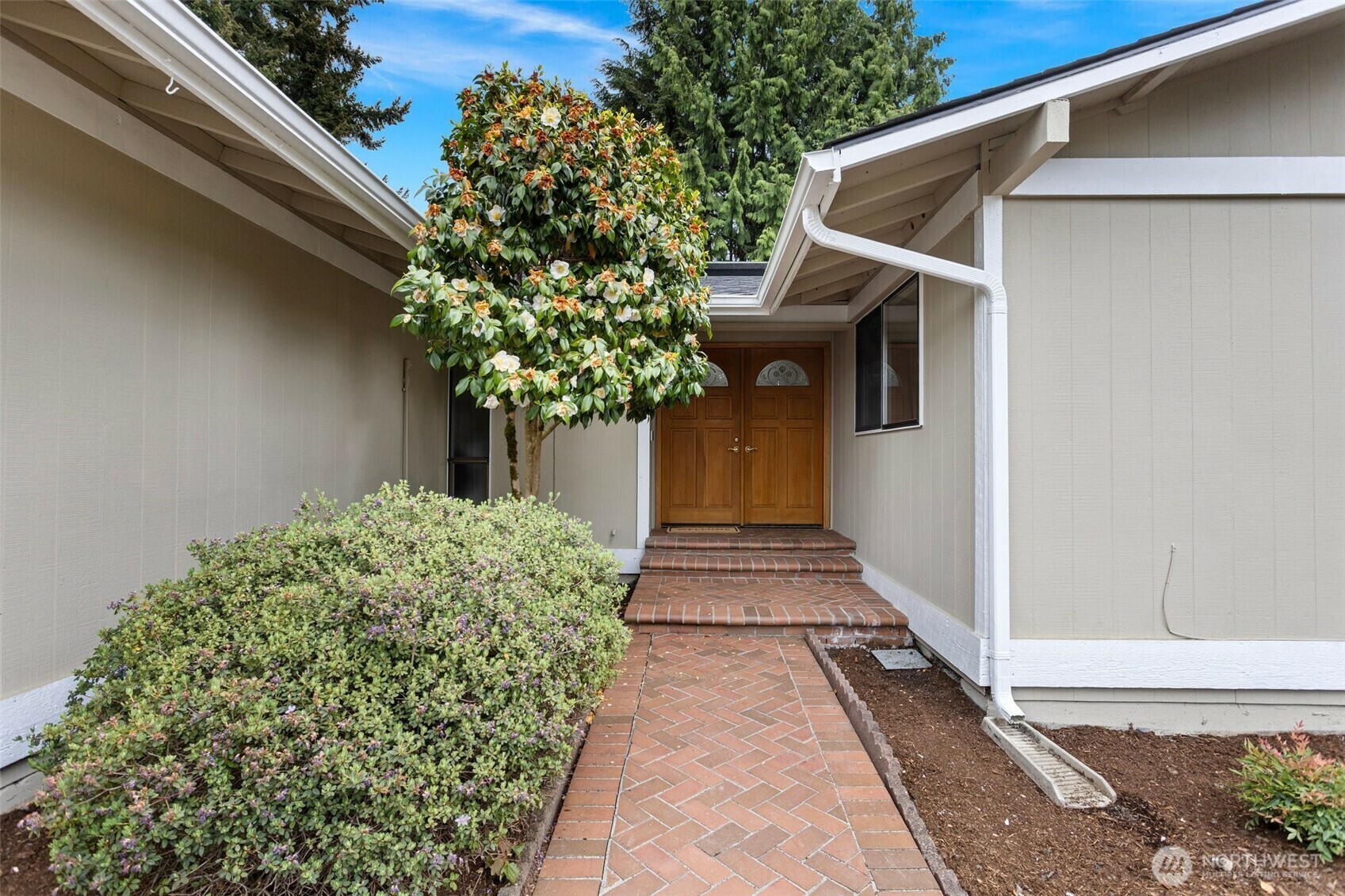 Property Photo: 14725 SE 45th Court WA 98006