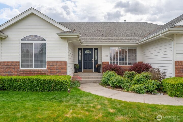 Property Photo:  1002 S Jackson Street  WA 99169 