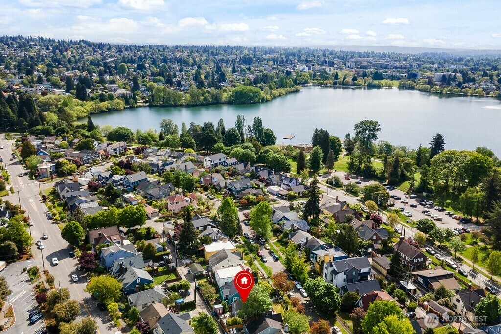 7319  Keen Way N  Seattle WA 98103 photo