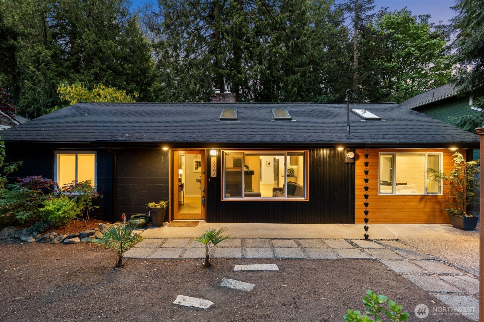 18906  32nd Avenue NE  Lake Forest Park WA 98155 photo