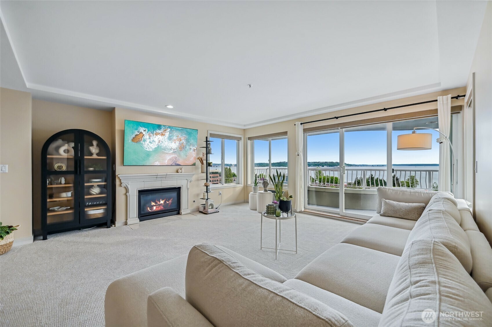 Property Photo: 601 W Mercer Place 201 WA 98119