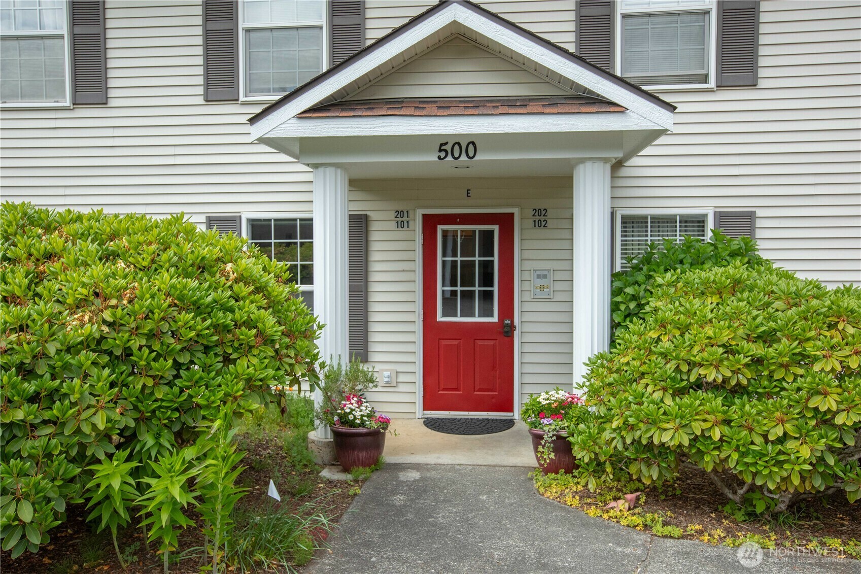 Property Photo:  500  Creekside Terrace 101  WA 98260 