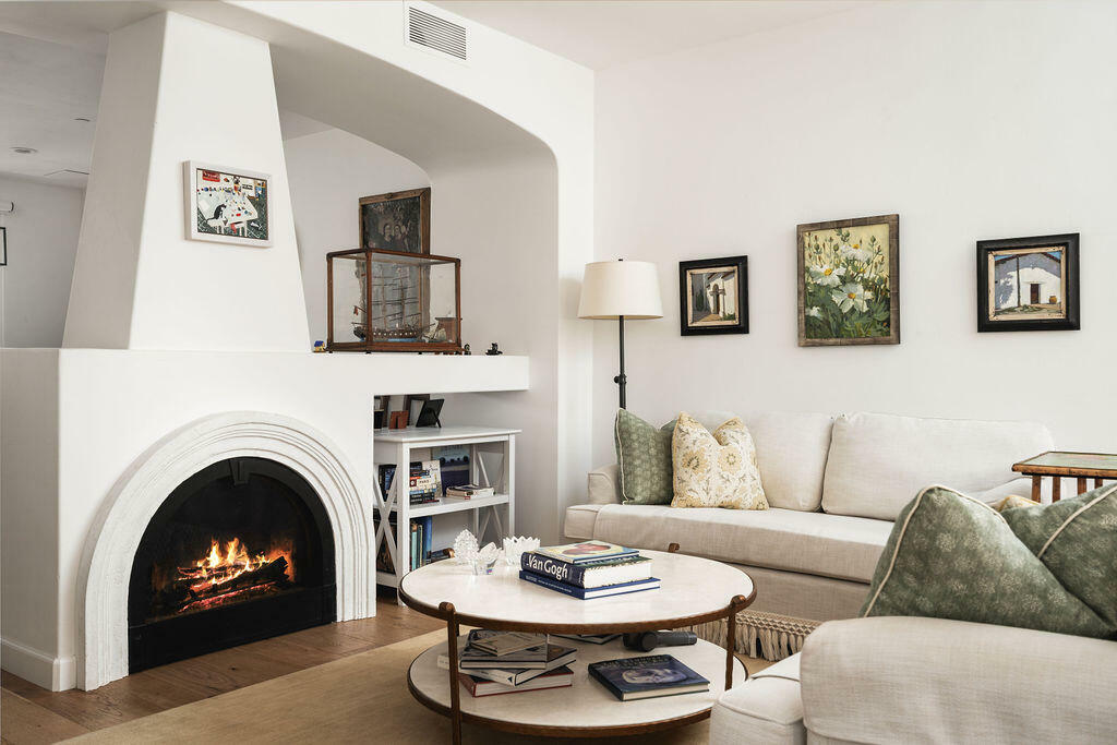 Property Photo: 105 W De La Guerra Street S CA 93101