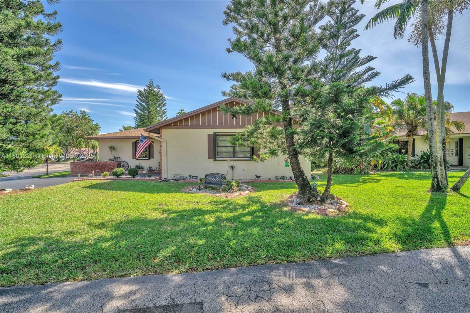 Property Photo: 2218 Nova Village Dr FL 33317