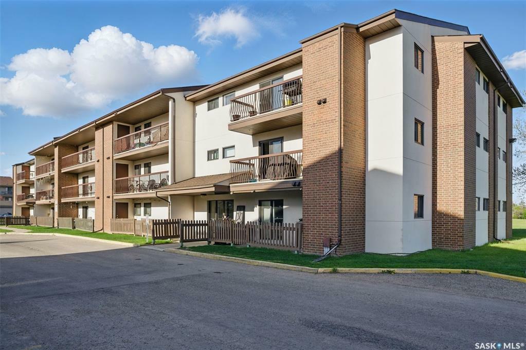 Property Photo: 211 Tait Place 205 SK S7H 5L5