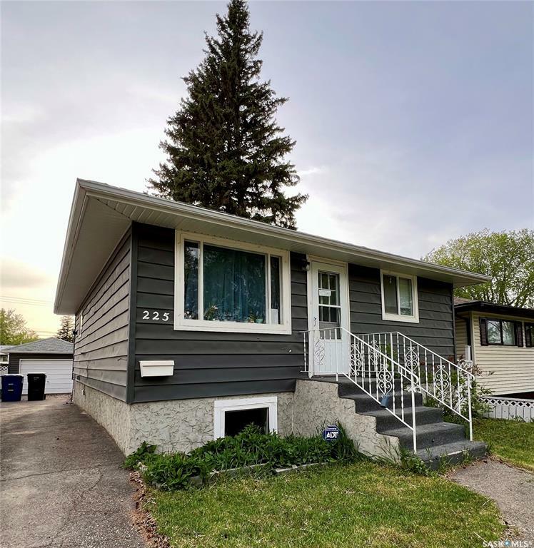 Photo de la propriété: 225 Ottawa Avenue S SK S7M 3L4