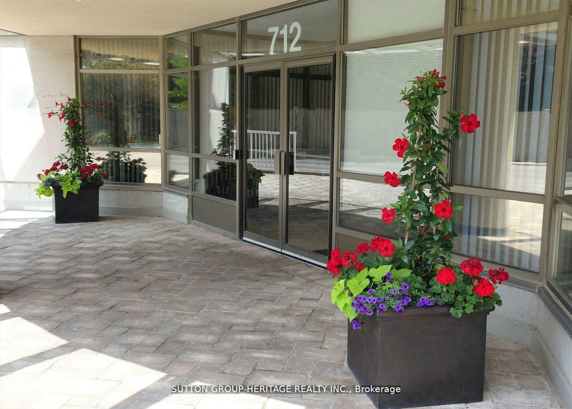 Property Photo: 712 Rossland Road E 1206 ON L1N 9E8