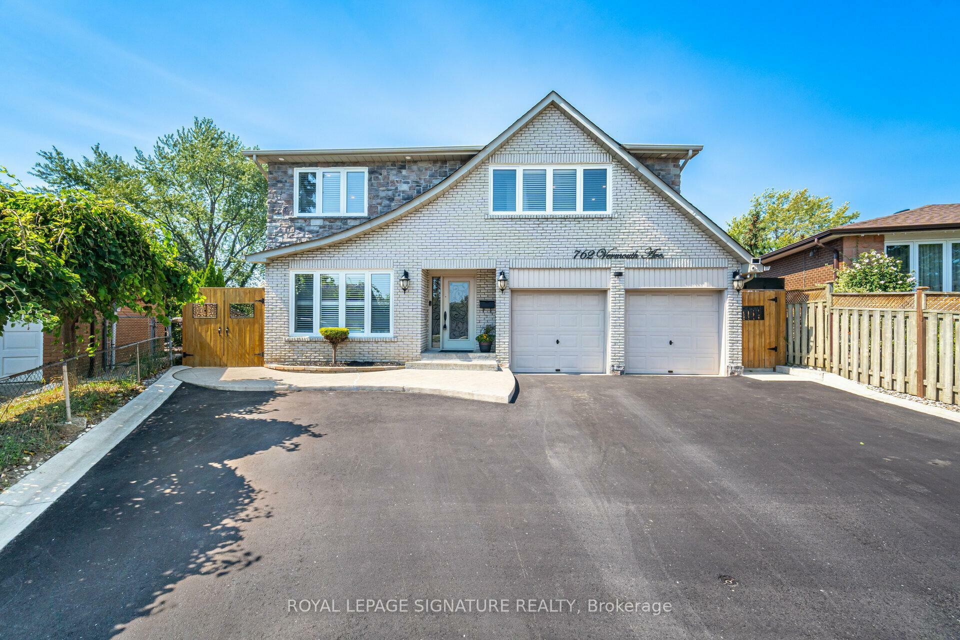 Property Photo: 762 Vermouth Avenue ON L5A 3T3