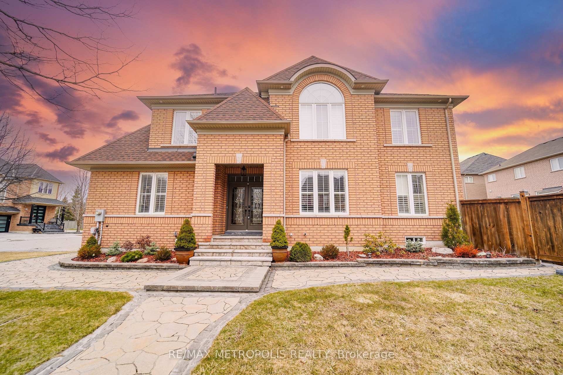 Photo de la propriété: 5 Whitbread Crescent ON L1Z 0E3