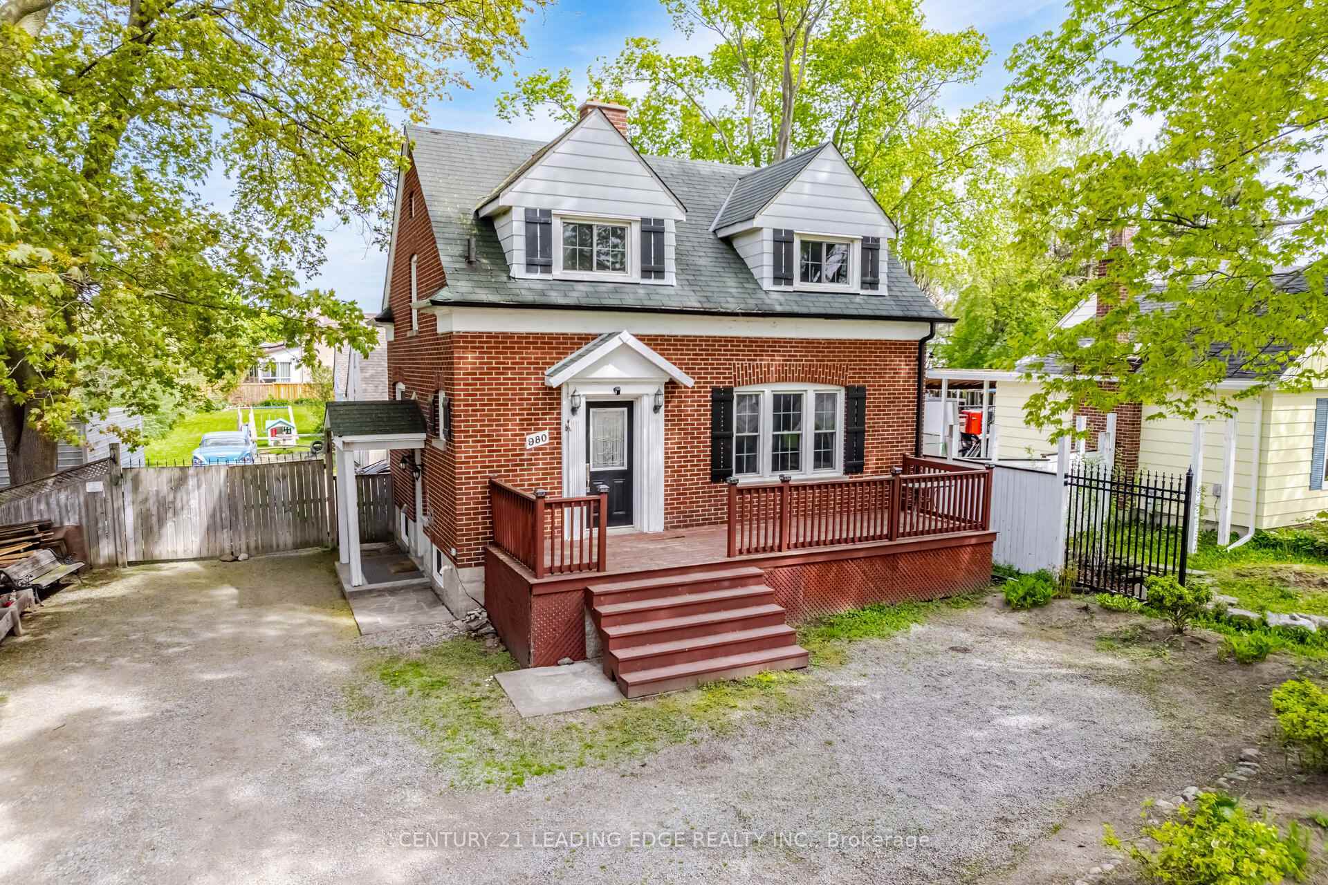 Photo de la propriété:  980 King Street E  ON L1H 1H2 