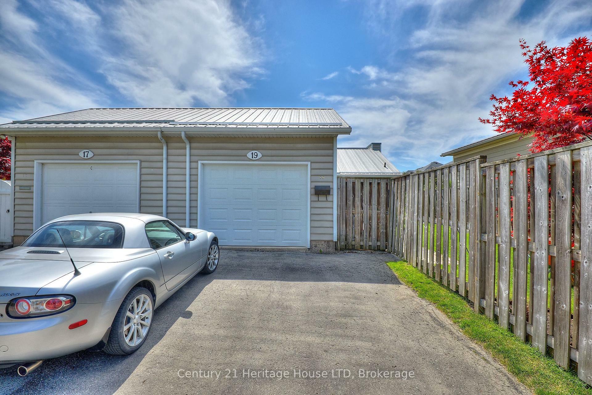 Property Photo: 19 Bardol Avenue S ON L2A 6R4