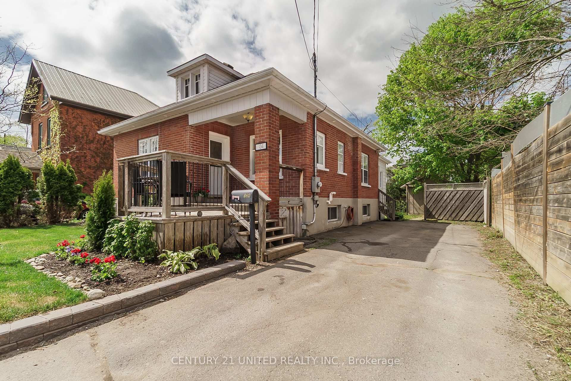 Property Photo: 134 Sutherland Place ON K9H 1J1