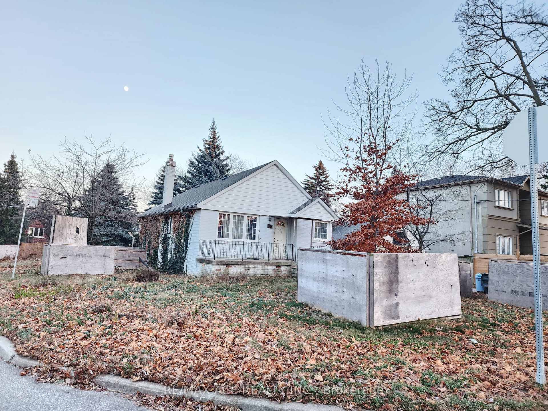 Property Photo: 57 Eastville Avenue ON M1M 2N6