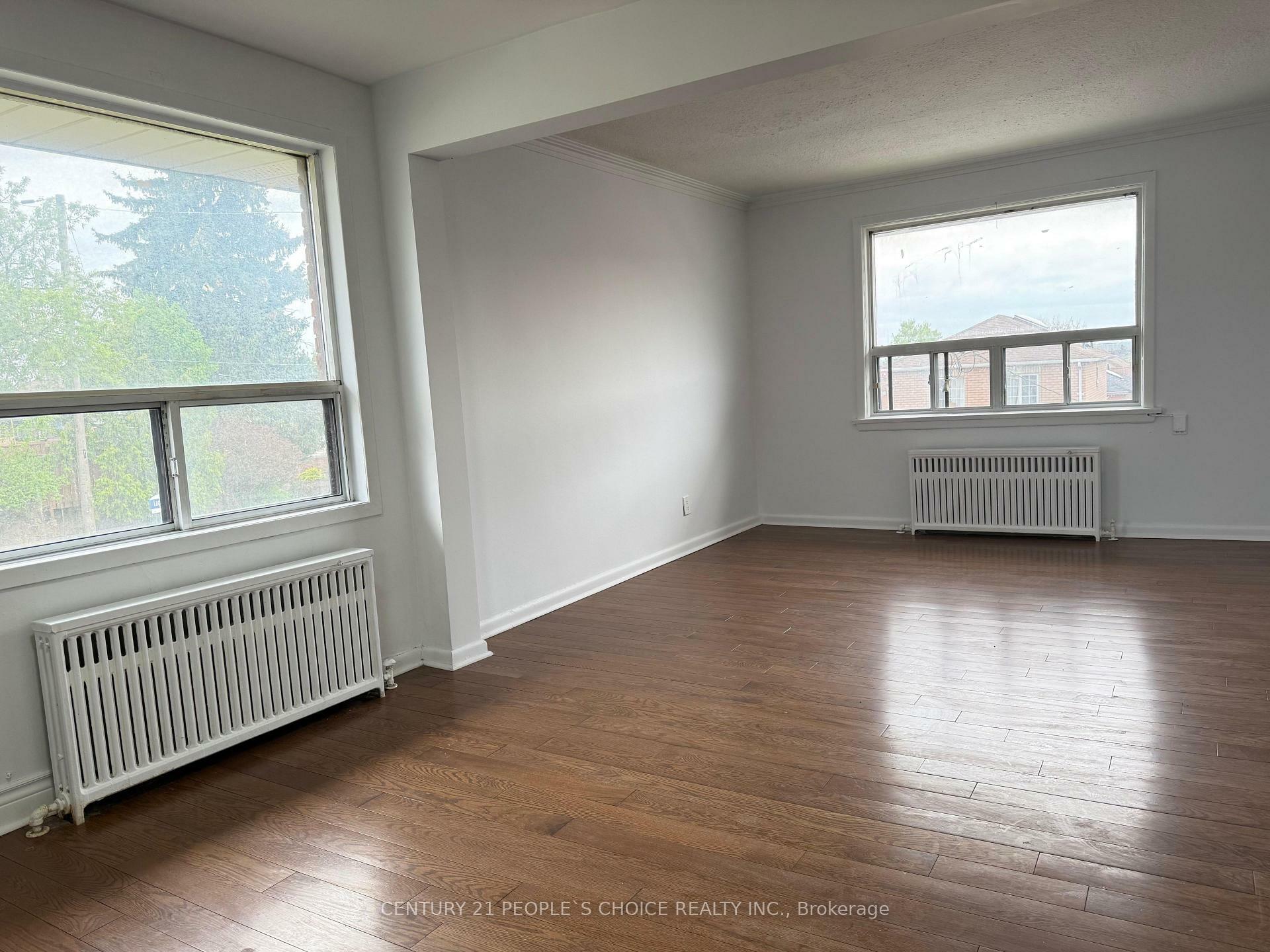 Photo de la propriété: 1 Lacey Avenue ON M6M 3L6