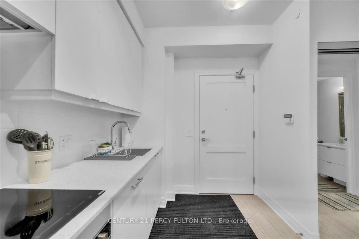 Property Photo: 30 Elm Drive W 9 ON L5B 0N6