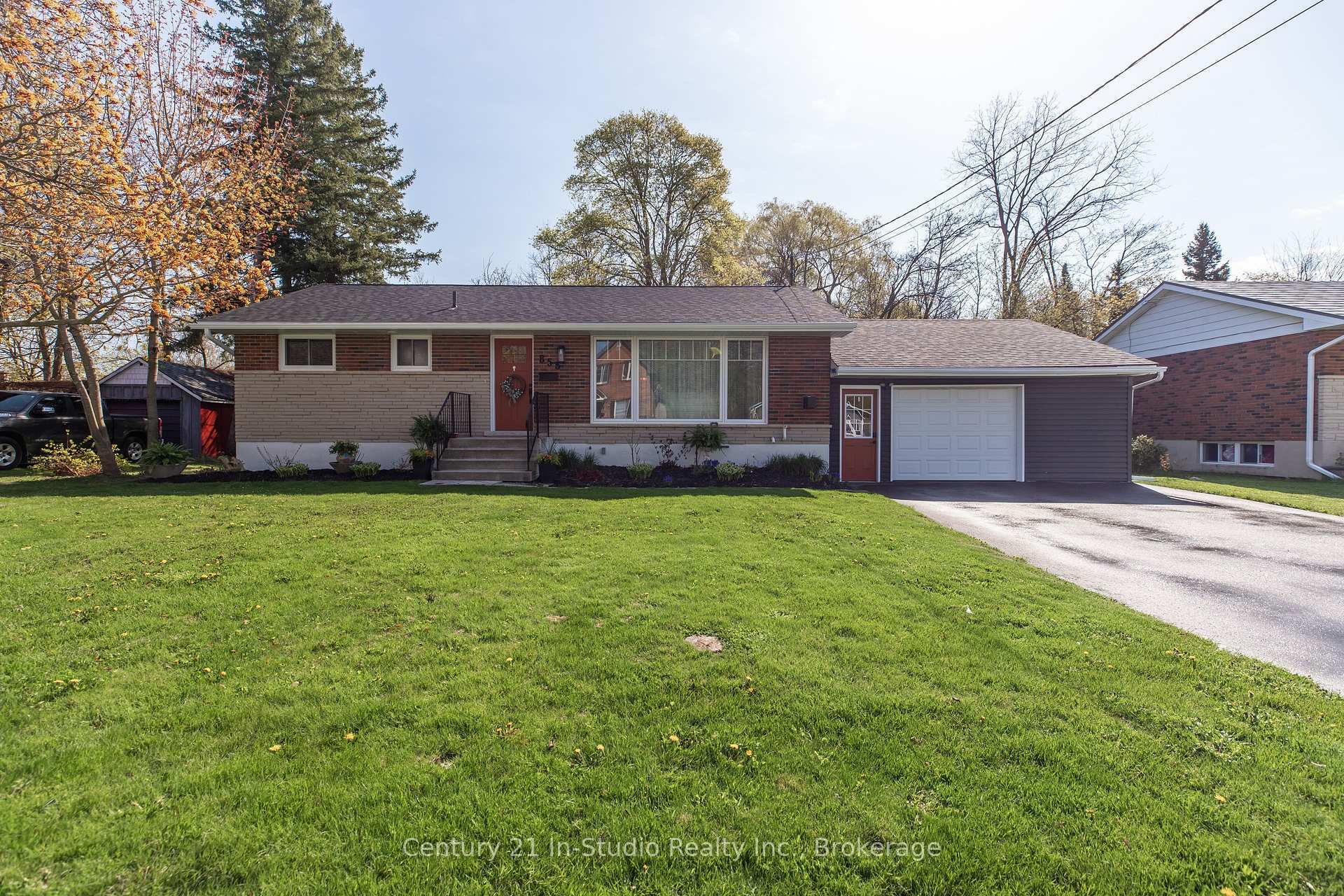 Property Photo: 855 8th Avenue E ON N4K 3A8
