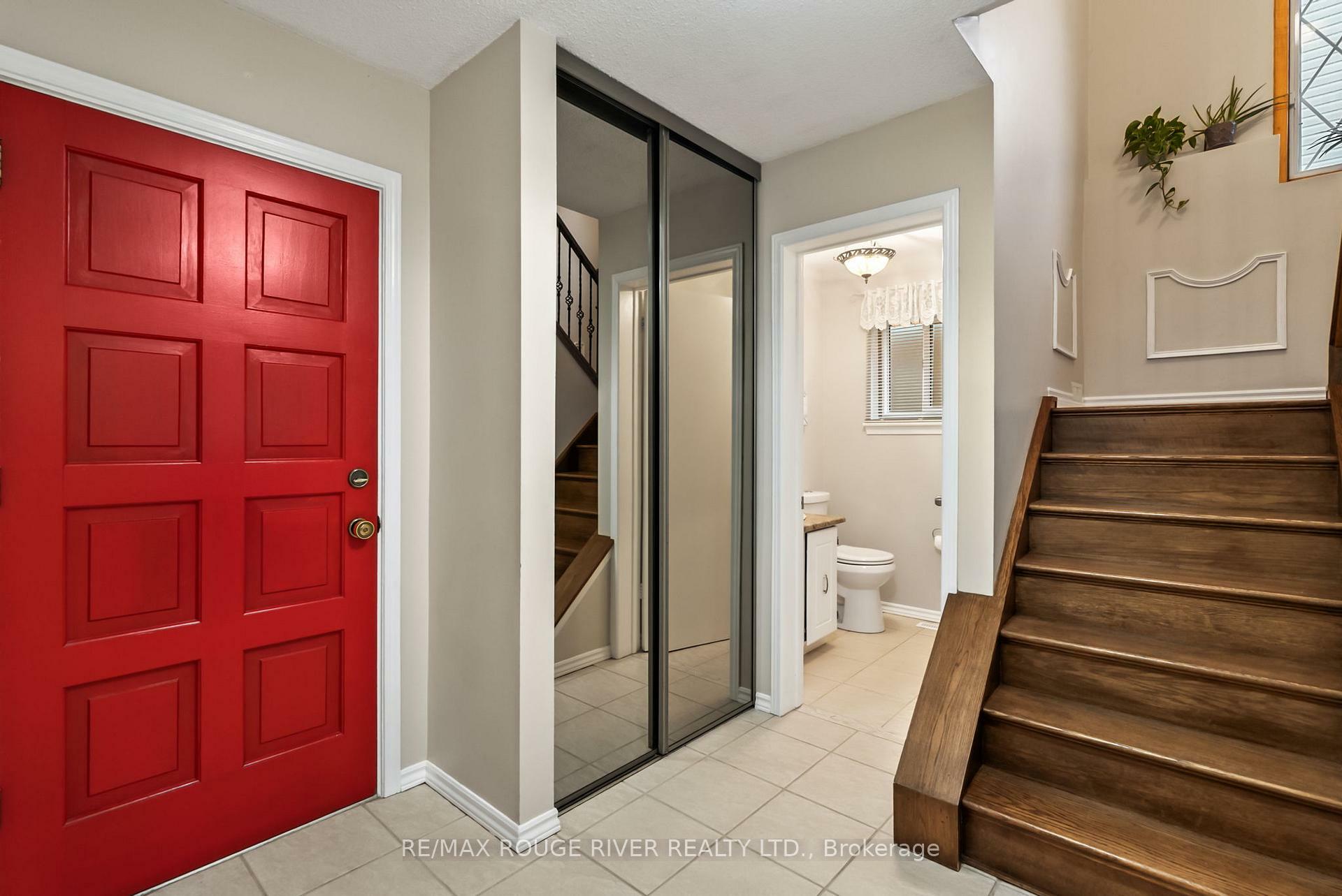 Property Photo: 9 Harrison Court ON L1N 6E2