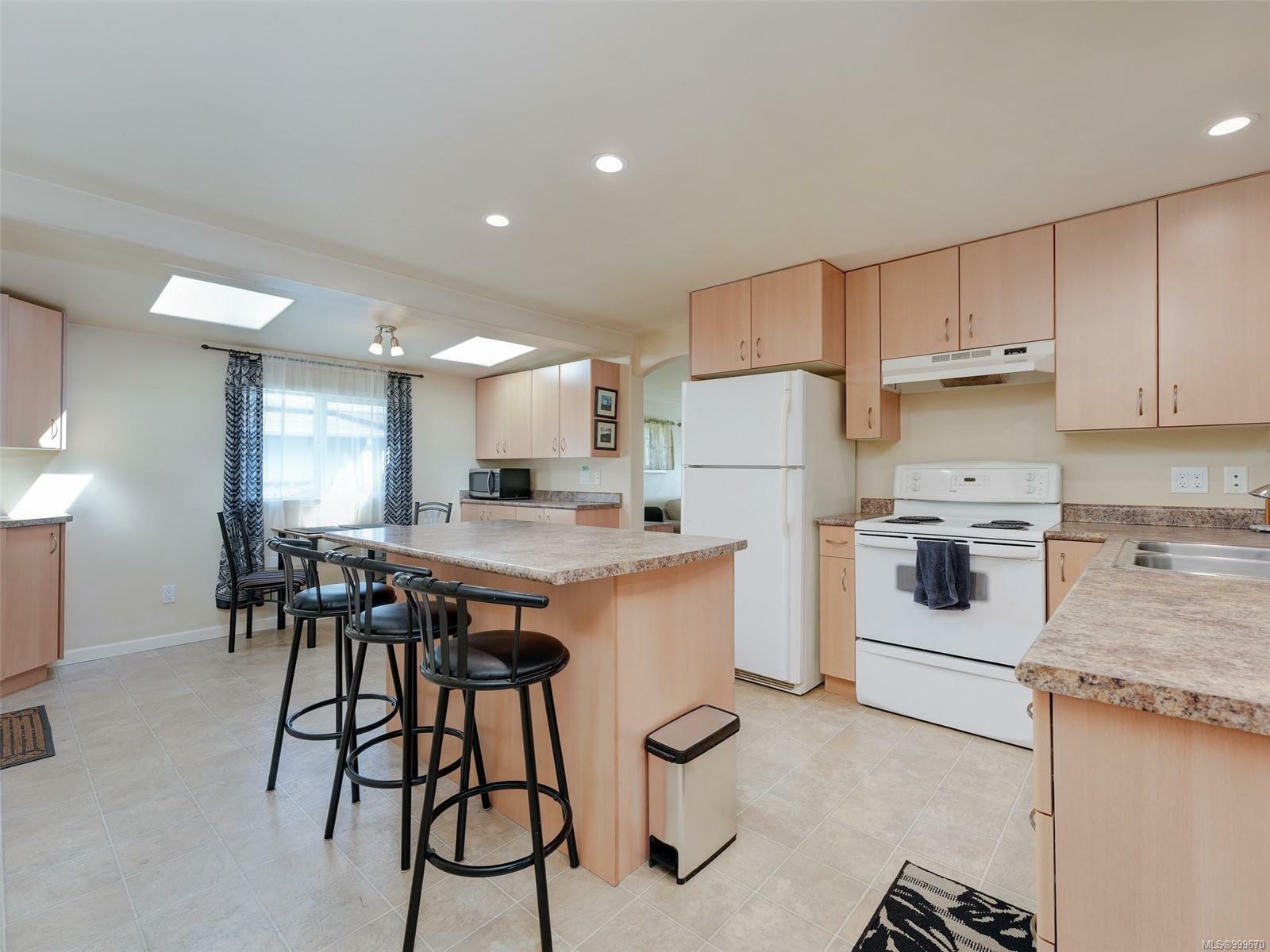 Photo de la propriété: 2911 Sooke Lake Rd 88 BC V9B 4R5