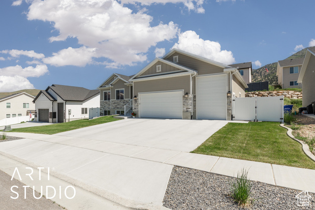 Property Photo: 752 N Sunset Dr UT 84050