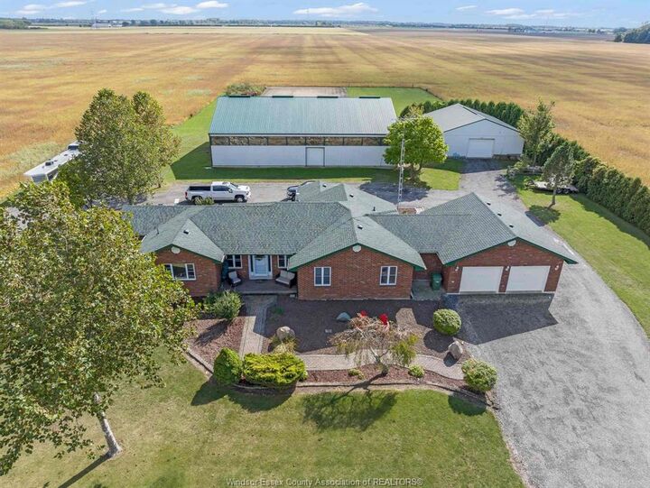 Photo de la propriété: 16925 Lakeshore Road 303 ON N0P 2L0