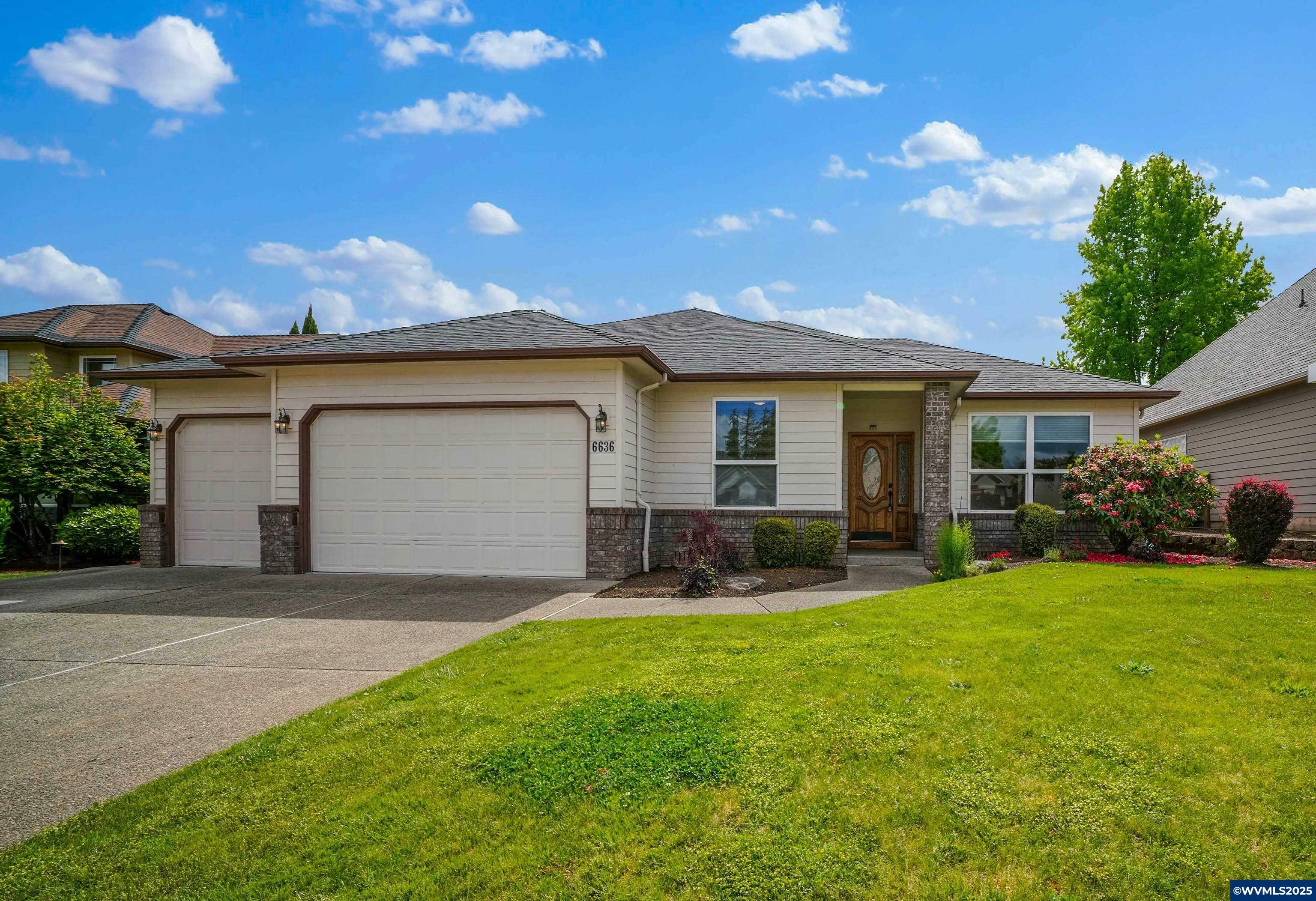 Property Photo: 6636 Parkshadow Ct NE OR 97303