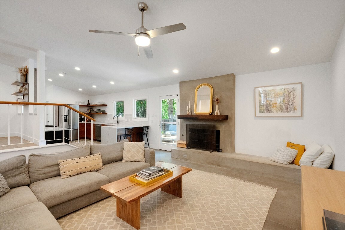 Property Photo:  2502 Side Cove  TX 78704 