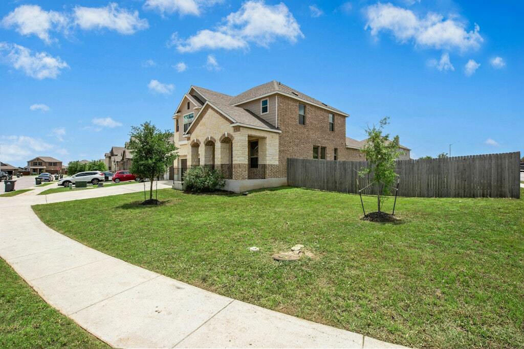 Property Photo: 108 Redcliff Path TX 78640