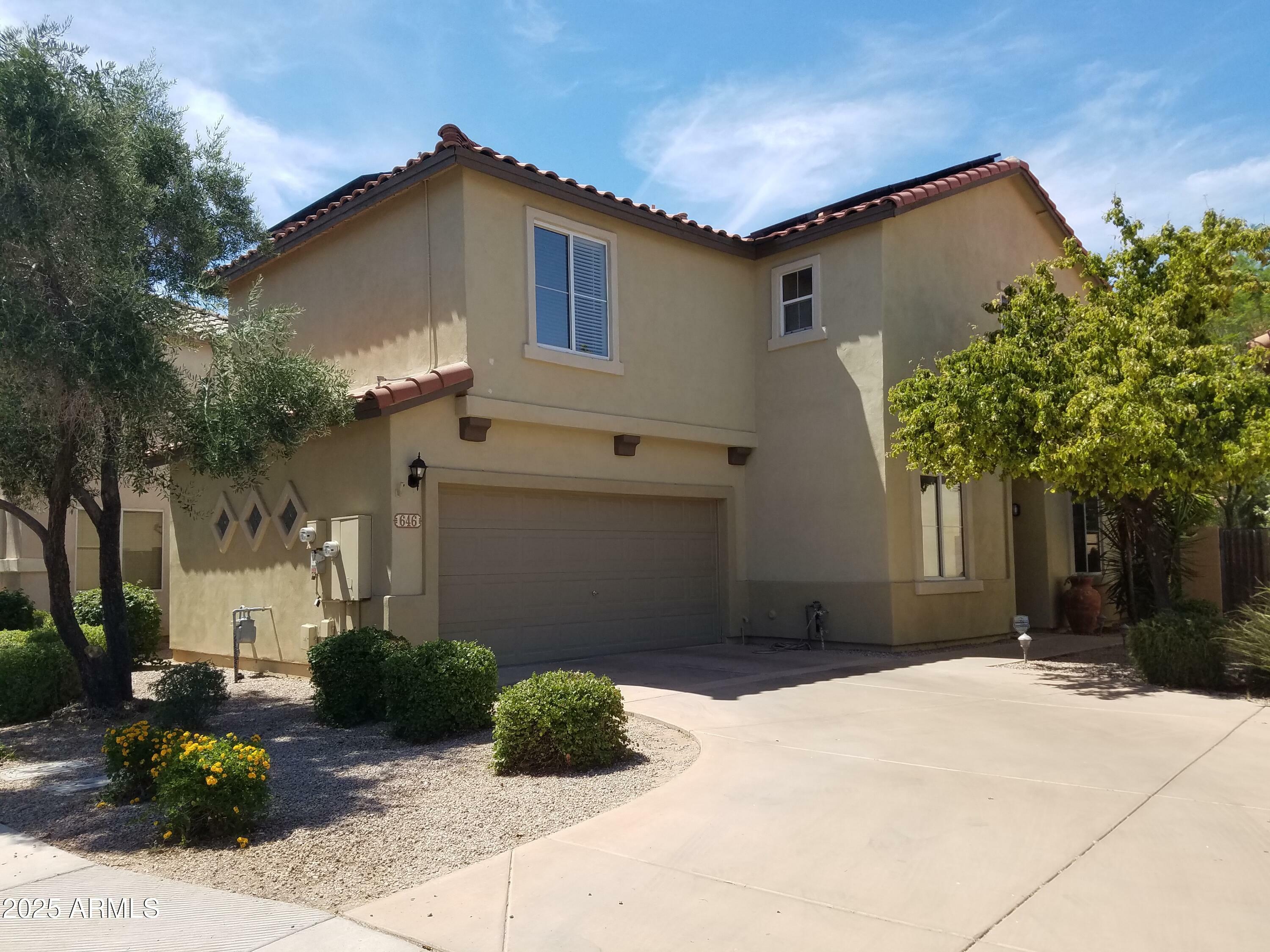 Property Photo: 646 E El Monte Place AZ 85225
