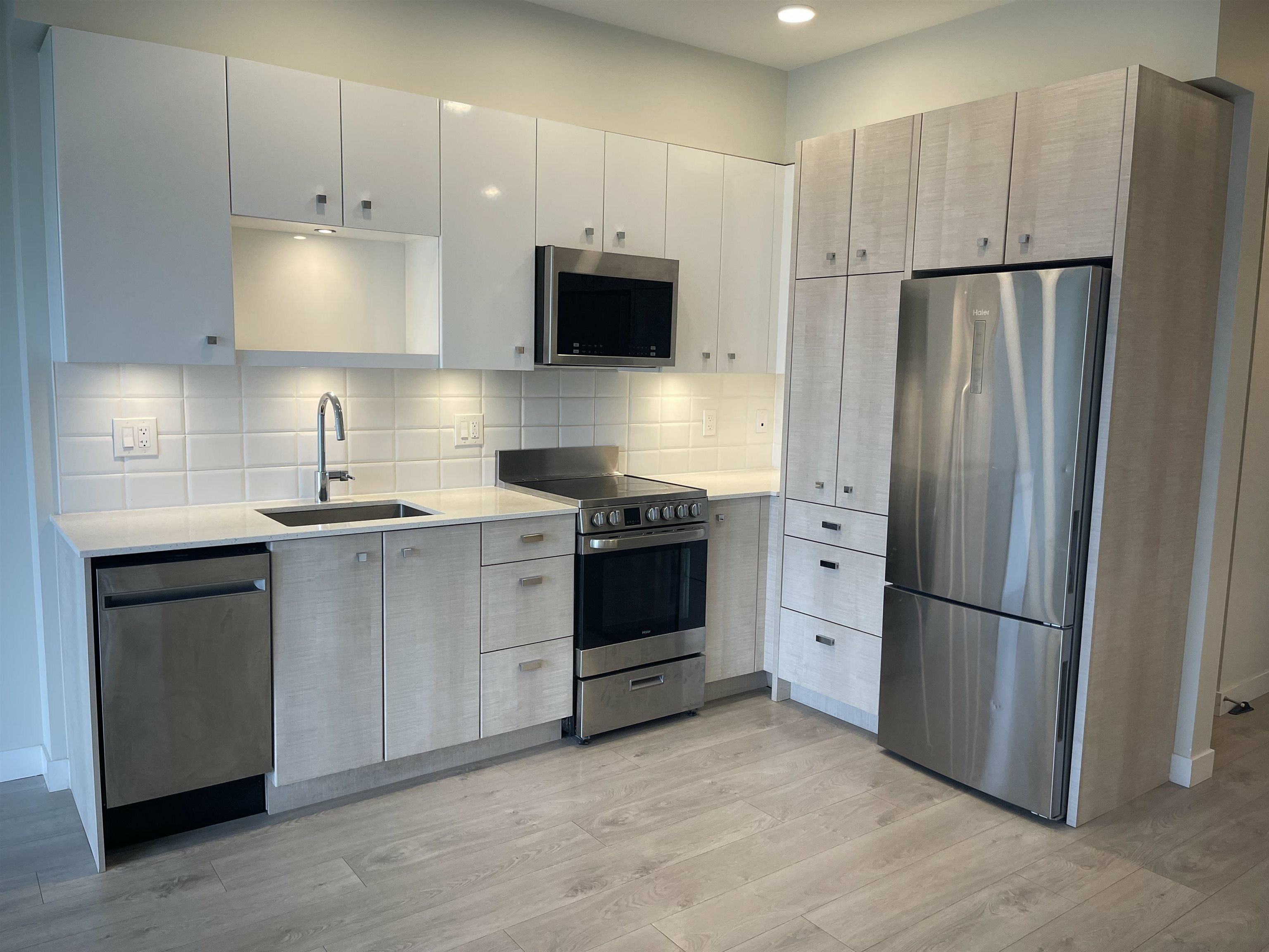 Photo de la propriété: 10838 Whalley Boulevard 207 BC V3R 0G8